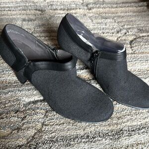 NEW Aerosoles Heelrest Day Strole shoes.  Dark grey wool fabric.  New in box.